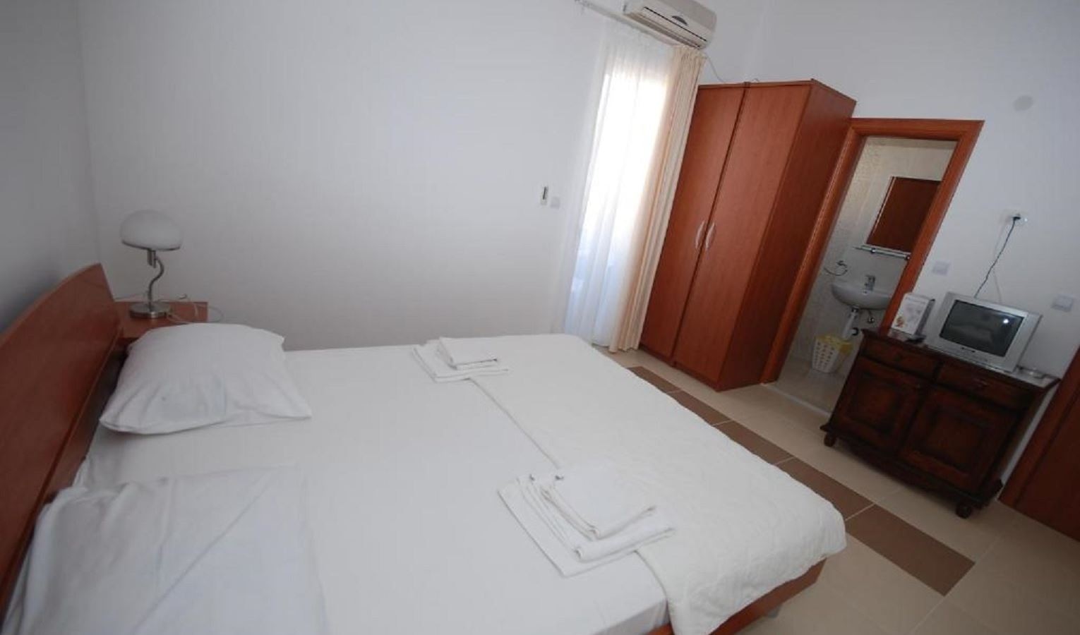 rooms-triple-apartment-with-french-and-sofa-bed