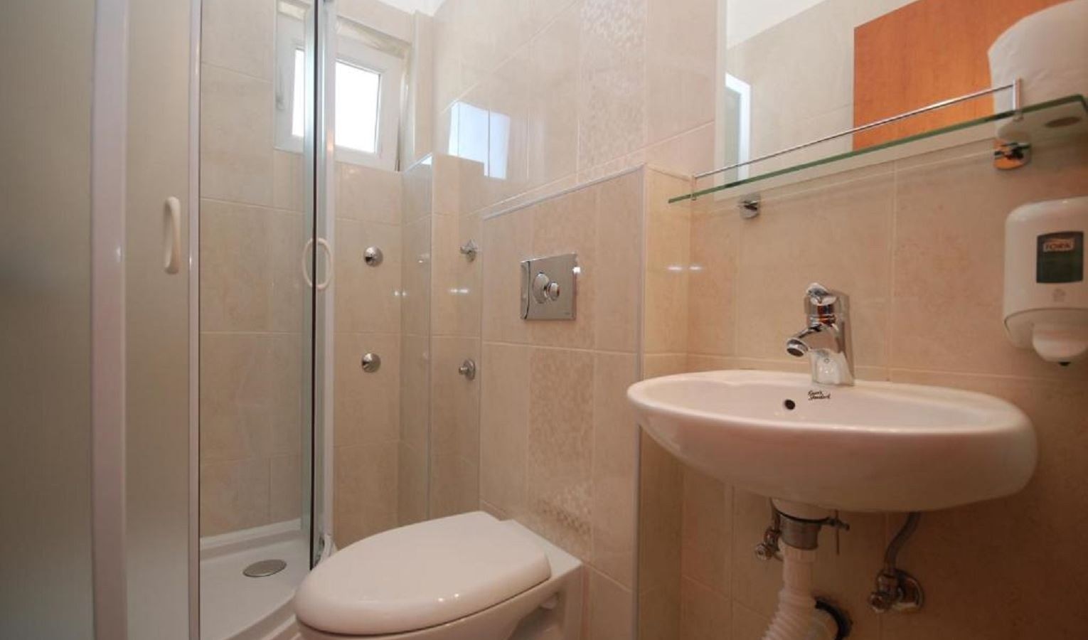 rooms-triple-apartment-with-french-and-sofa-bed