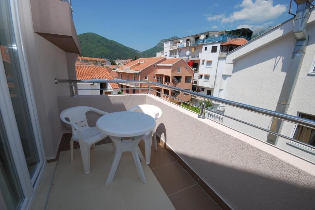 rooms-triple-apartment-with-french-and-sofa-bed