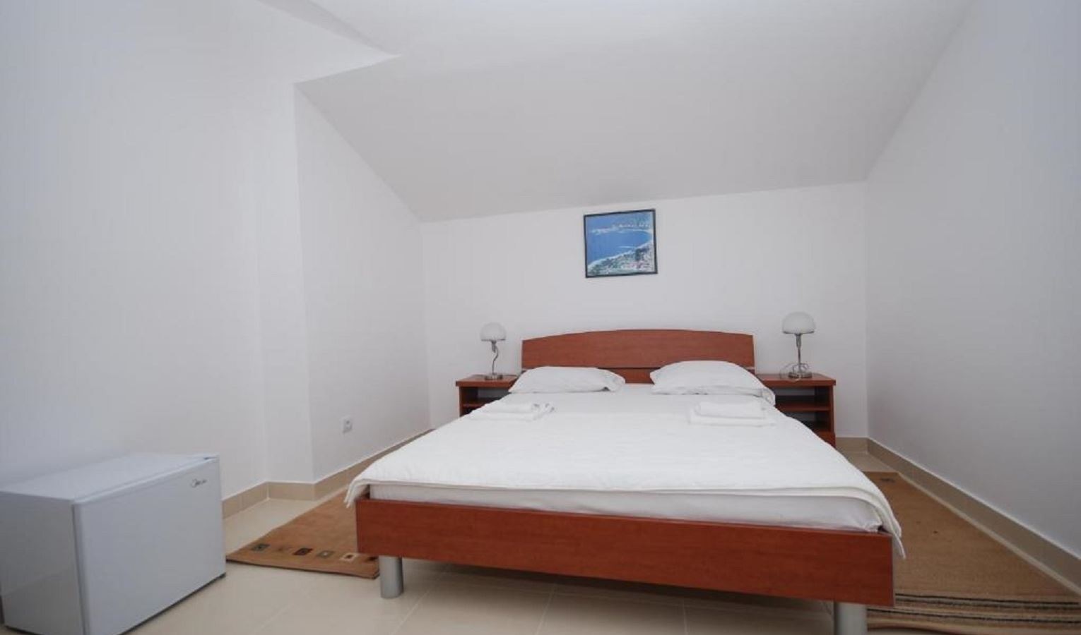 rooms-quadruple-apartment-with-french-and-sofa-bed