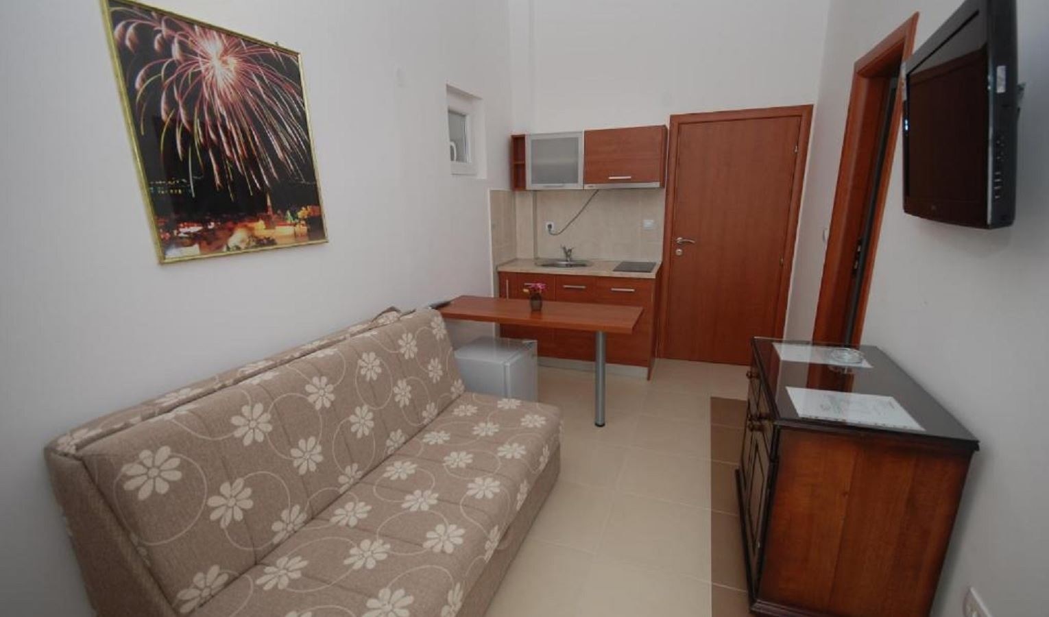 rooms-quadruple-apartment-with-french-and-sofa-bed