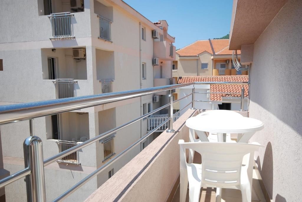 rooms-quadruple-apartment-with-french-and-sofa-bed
