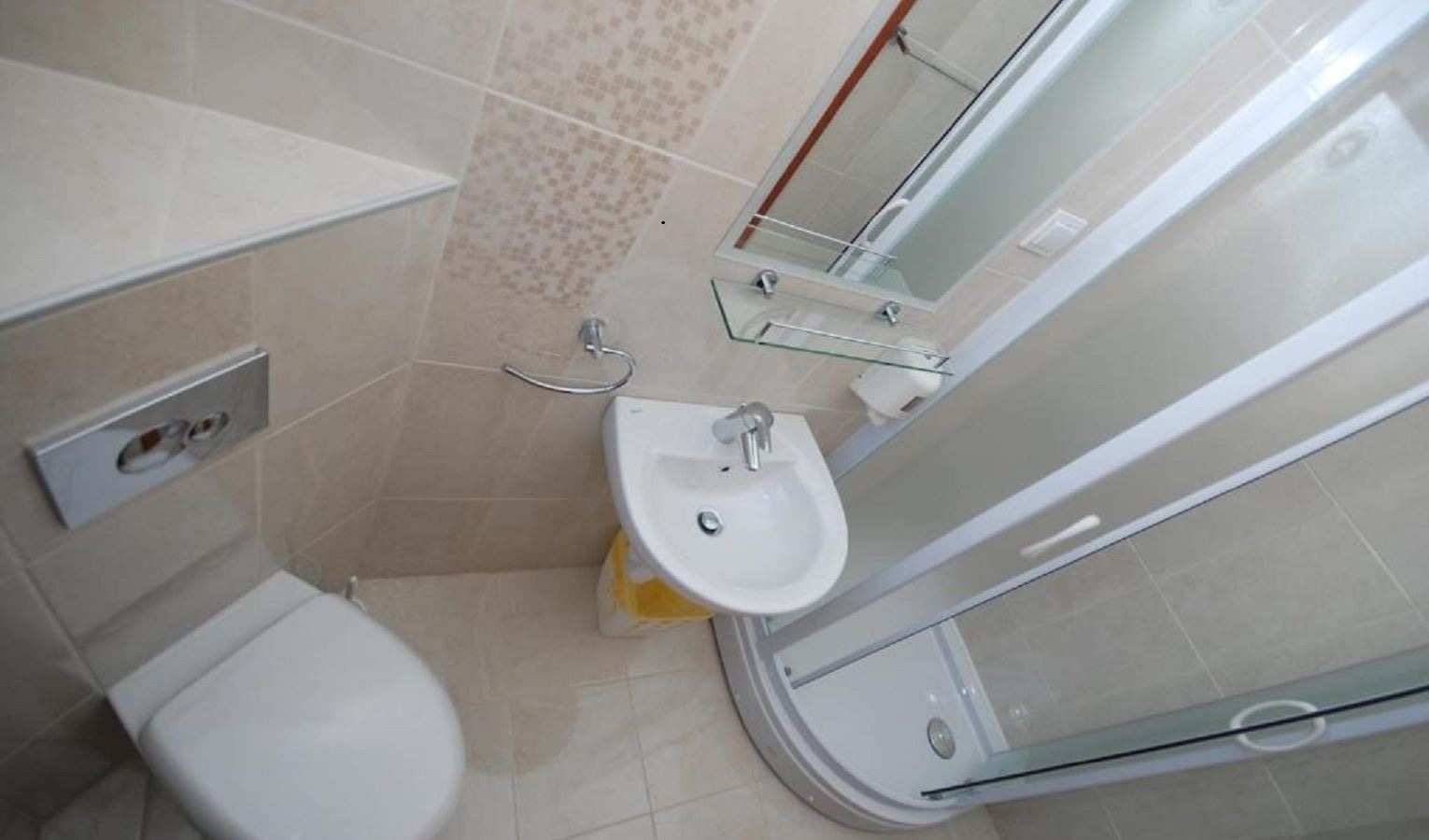 rooms-quadruple-apartment-with-french-and-sofa-bed