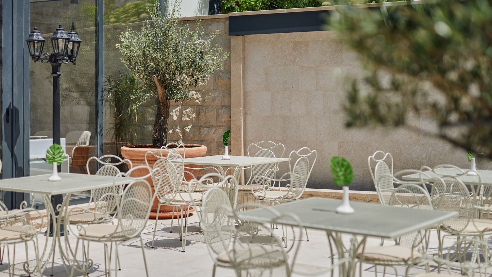 restaurants-restaurant