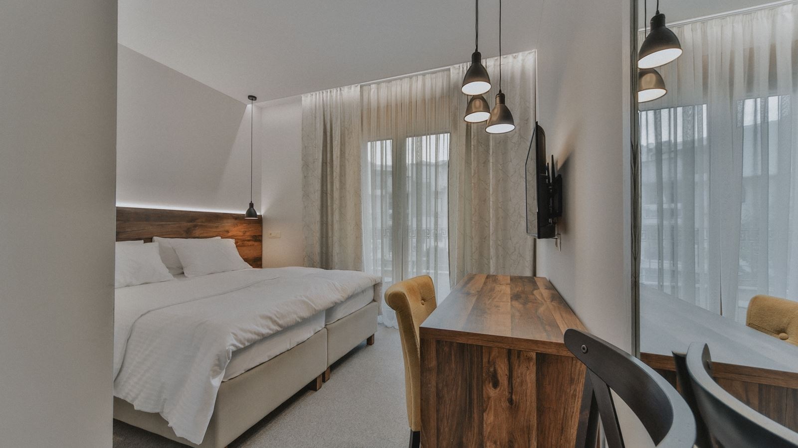 rooms-standard-double-twin-room