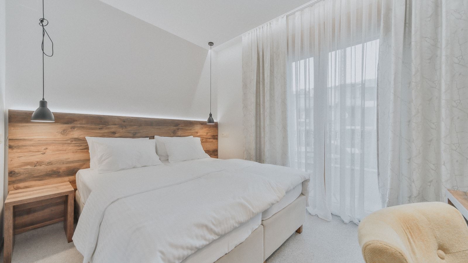 rooms-standard-double-twin-room