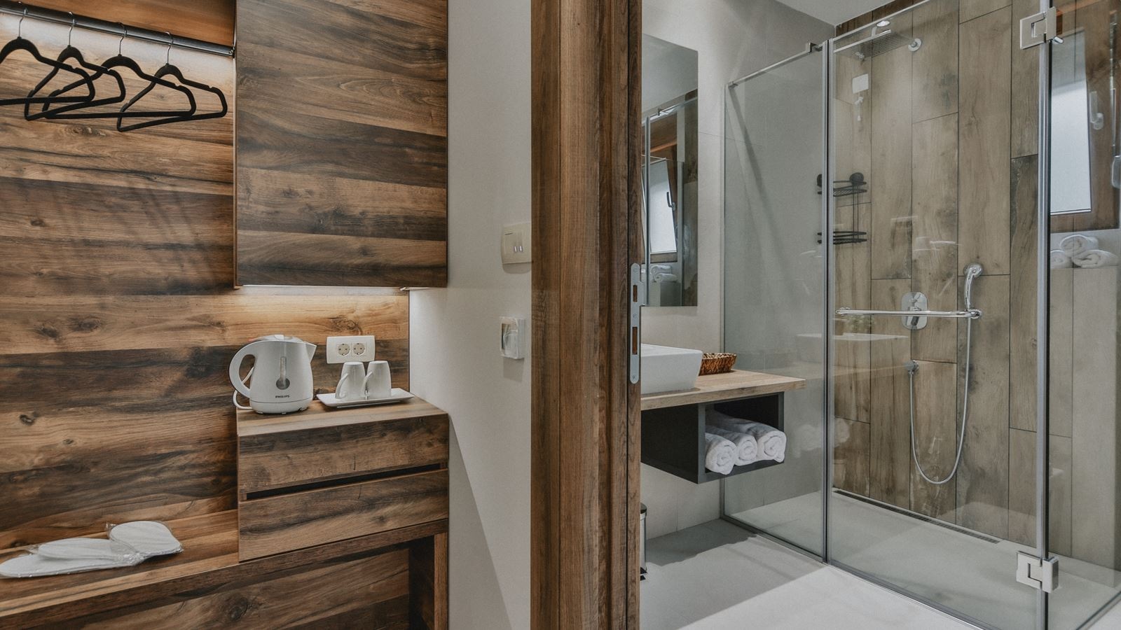 rooms-standard-double-twin-room