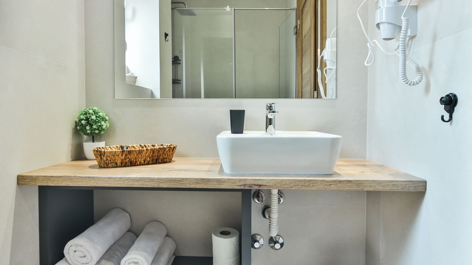 rooms-deluxe-double-twin-room