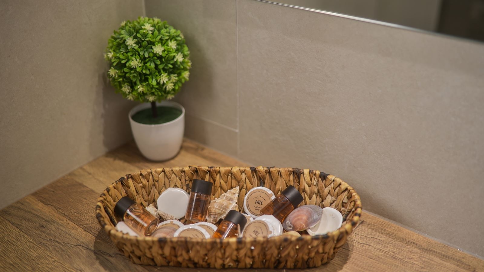 rooms-deluxe-double-twin-room