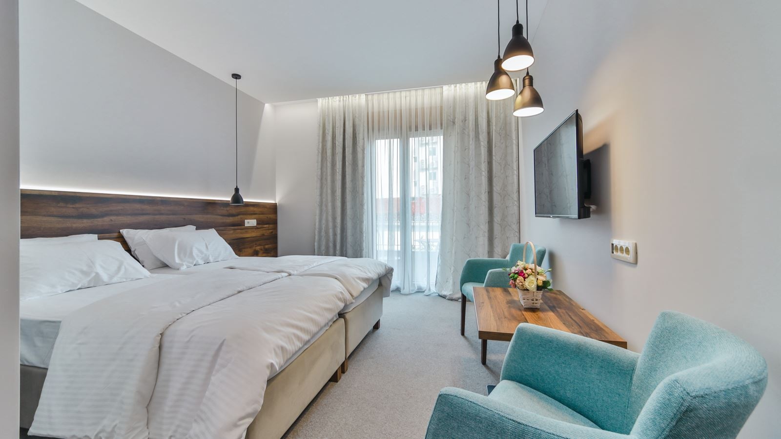 rooms-deluxe-double-twin-room