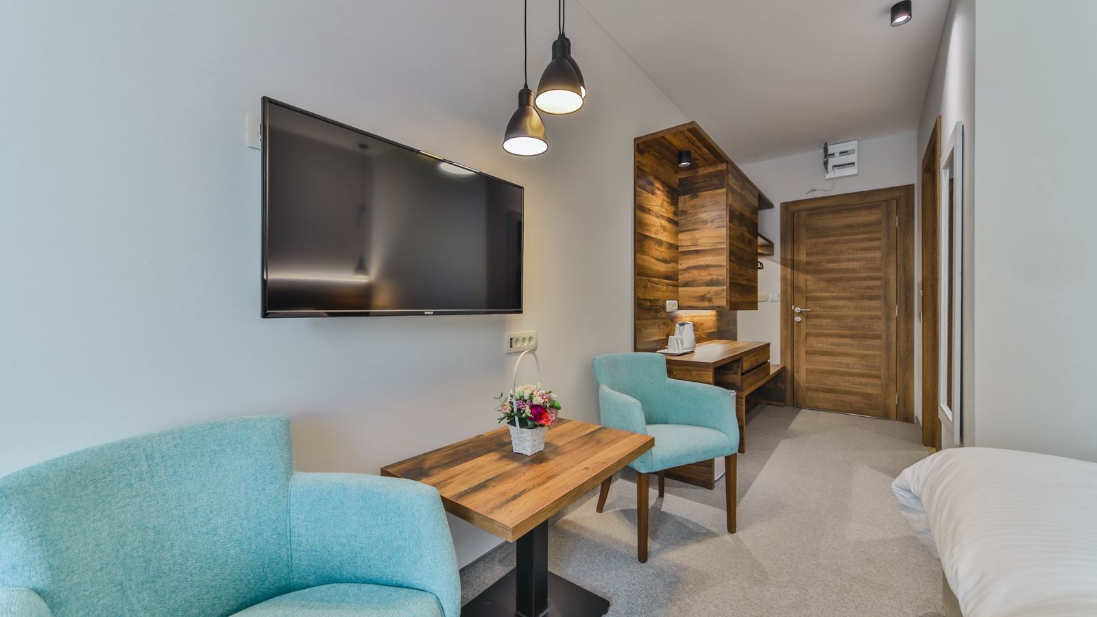 rooms-deluxe-double-twin-room