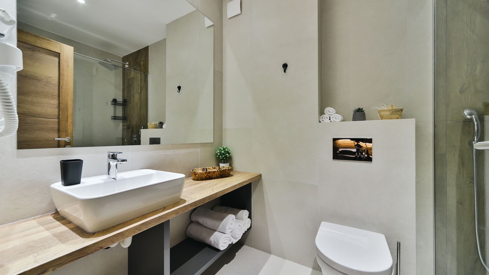 rooms-deluxe-double-twin-room