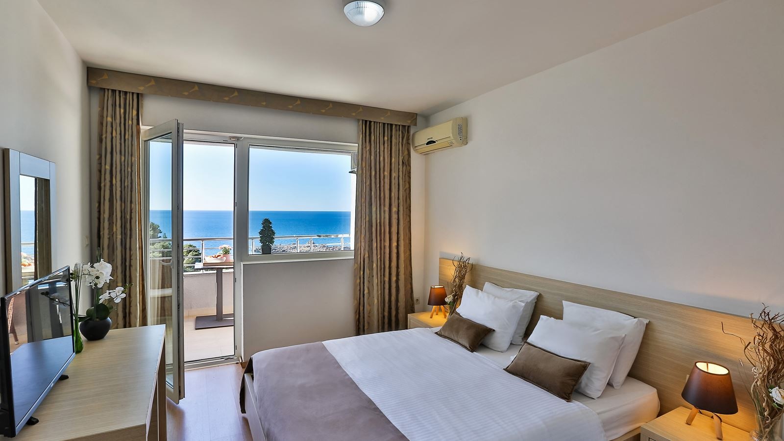 rooms-suite-with-sea-view