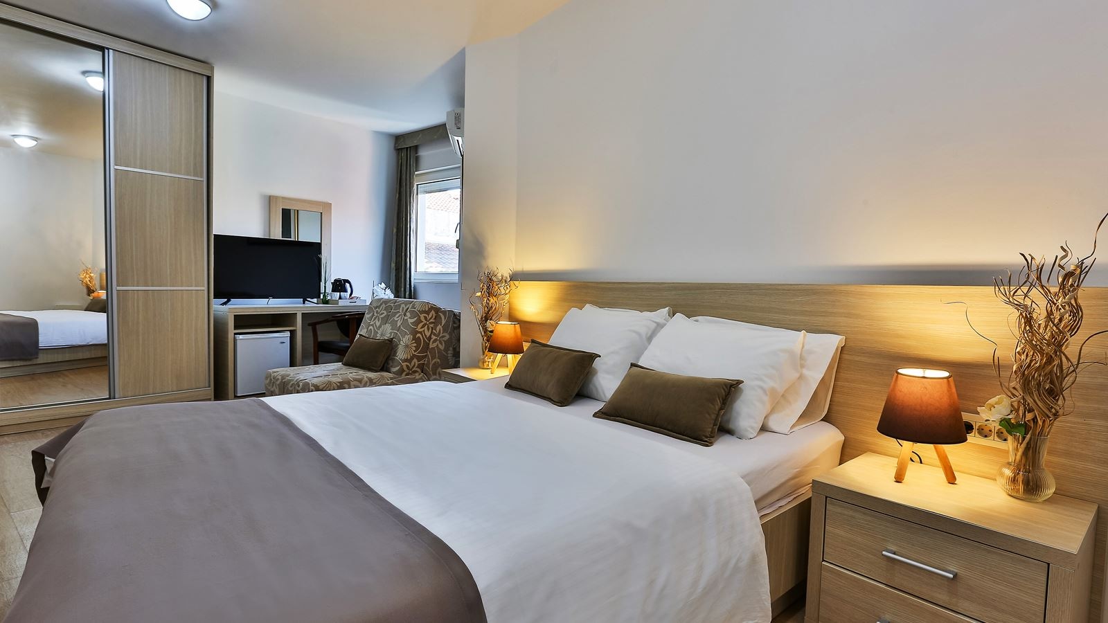 rooms-standard-double-room-with-extra-bed---without-balcony