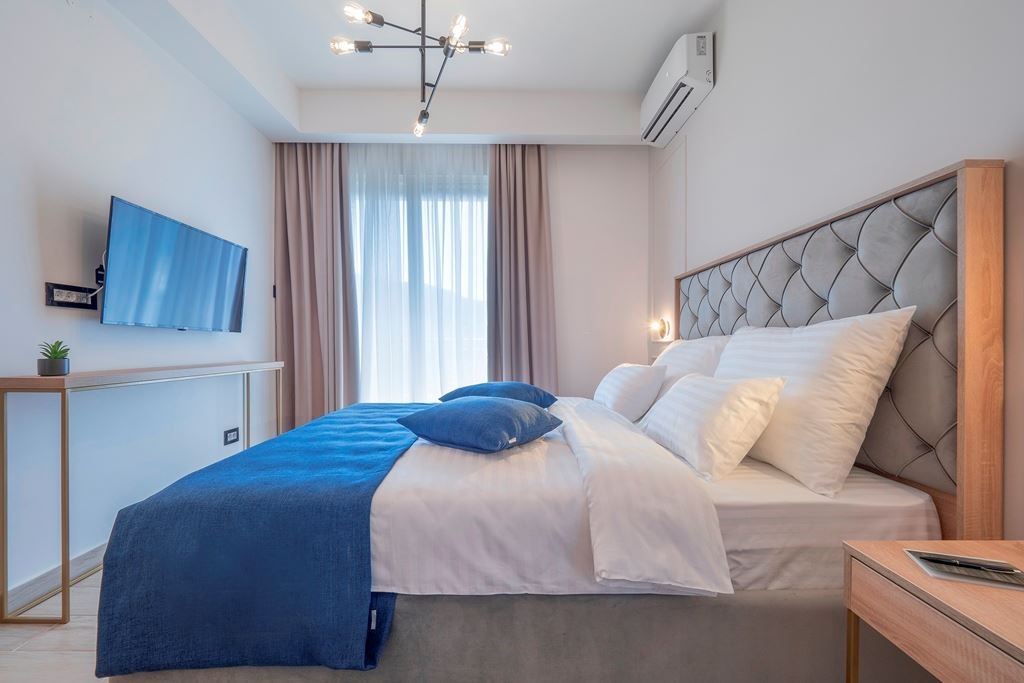 rooms-deluxe-double-room-with-extra-bed