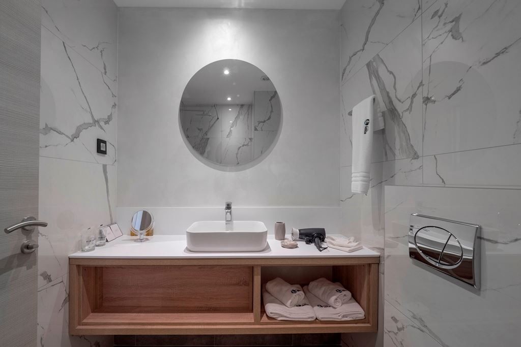 rooms-deluxe-double-room-with-extra-bed