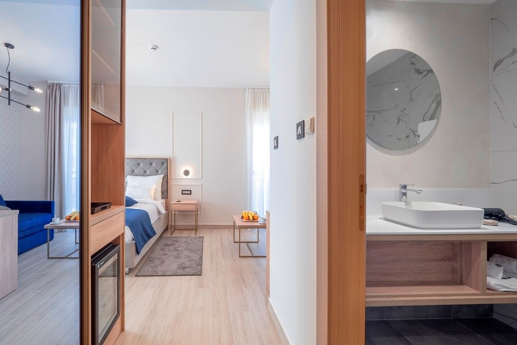 rooms-deluxe-double-room-with-extra-bed