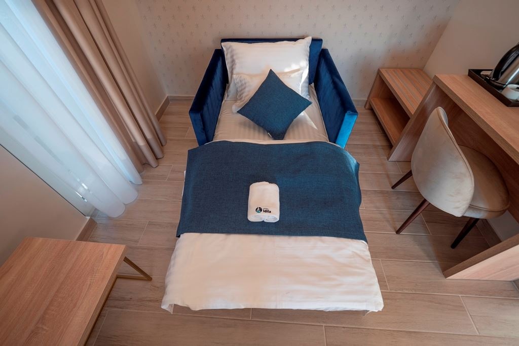 rooms-deluxe-double-room-with-extra-bed