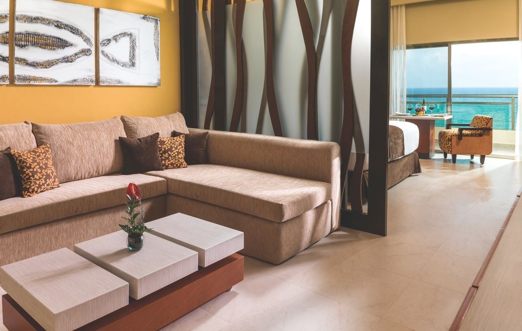 rooms-ocean-front-one-bedroom-suite