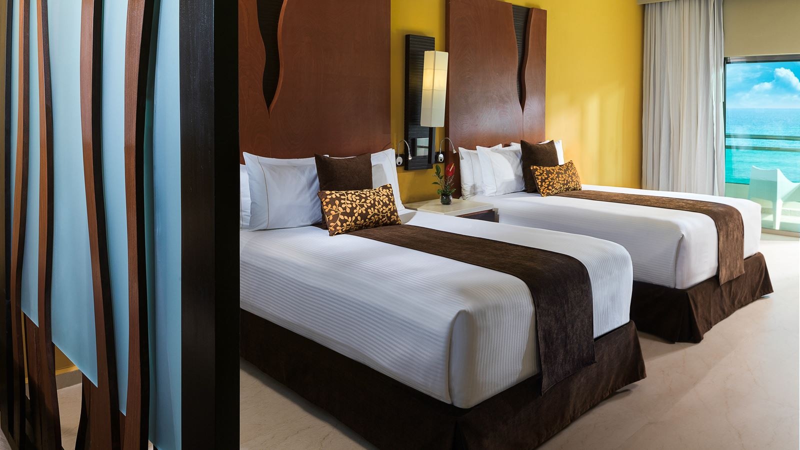 rooms-ocean-front-one-bedroom-swim-up-suite