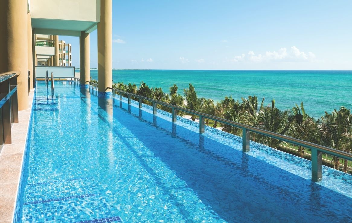 rooms-ocean-front-one-bedroom-swim-up-suite