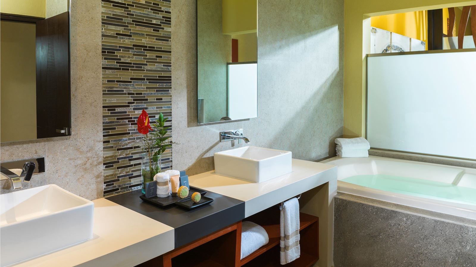 rooms-ocean-front-one-bedroom-suite