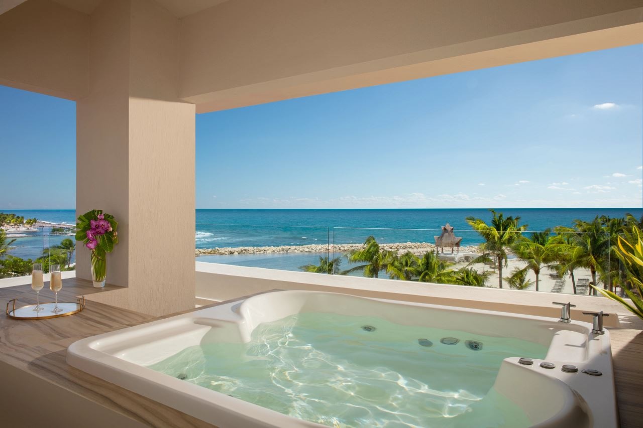 rooms-honeymoon-hot-tub-ocean-view