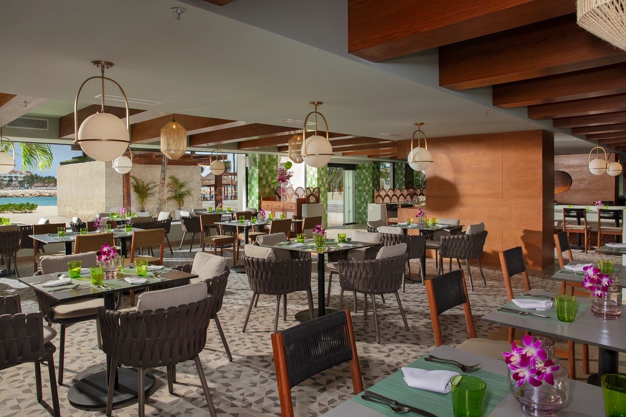 restaurants-world-cafe