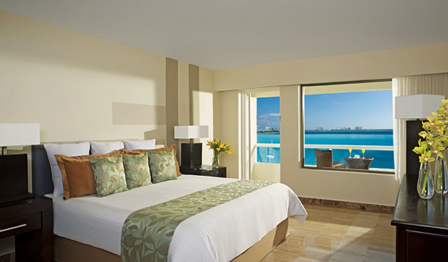 rooms-deluxe-ocean-front-room-with-balcony