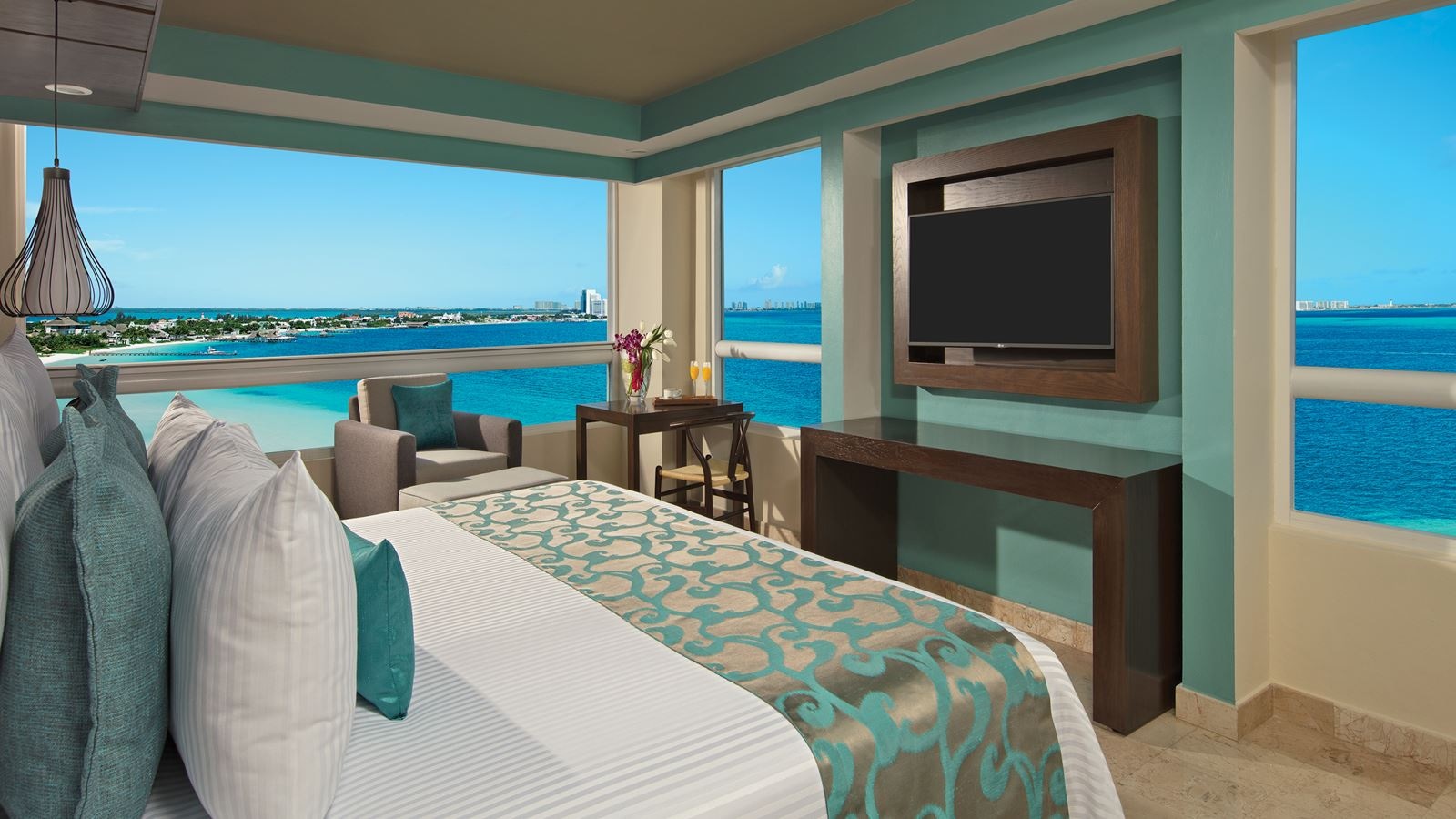 rooms-preffered-club-ocean-front-corner-suite