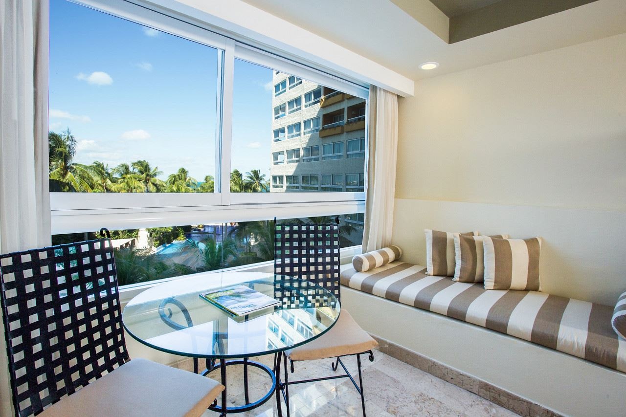 rooms-deluxe-partial-ocean-view-room-with-balcony