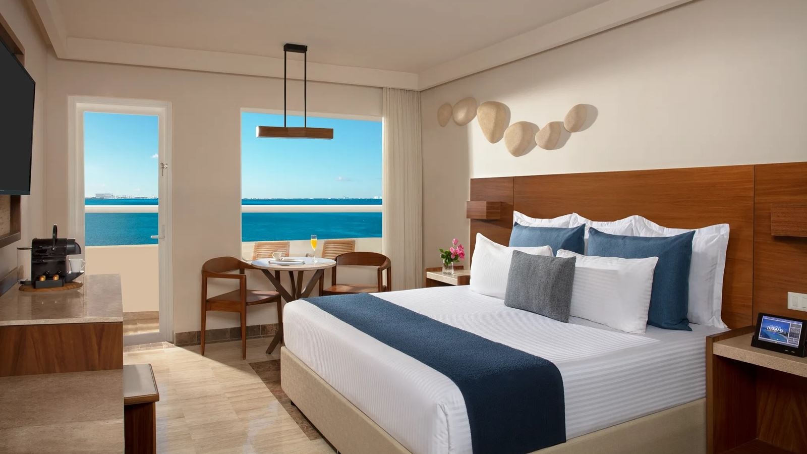 rooms-premium-balcony-ocean-front