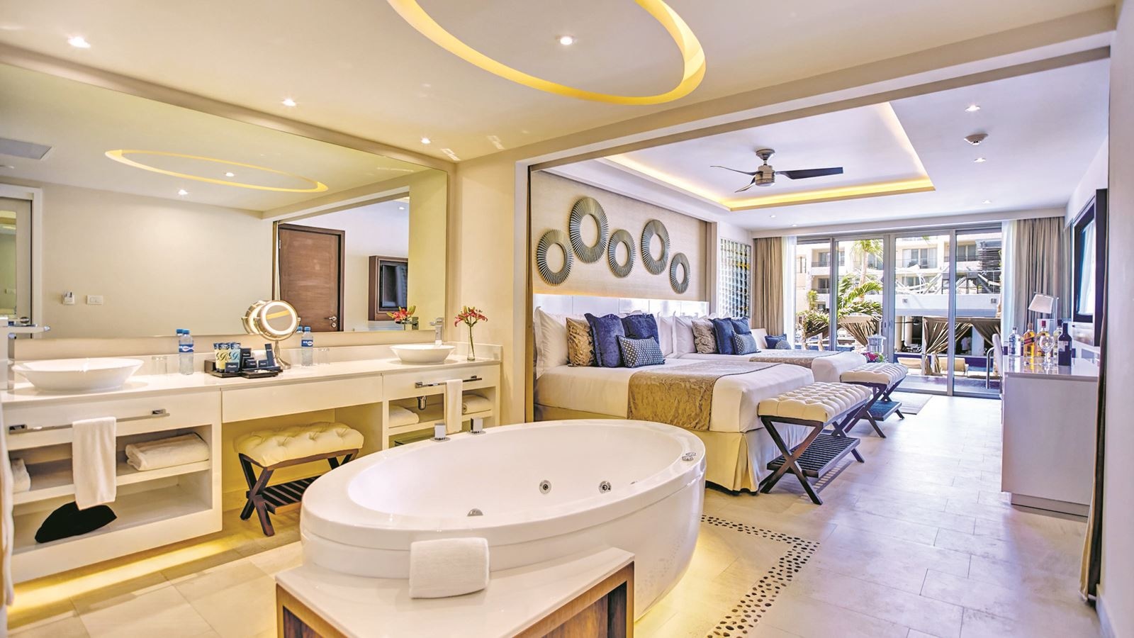 rooms-luxury-junior-suite-swim-out