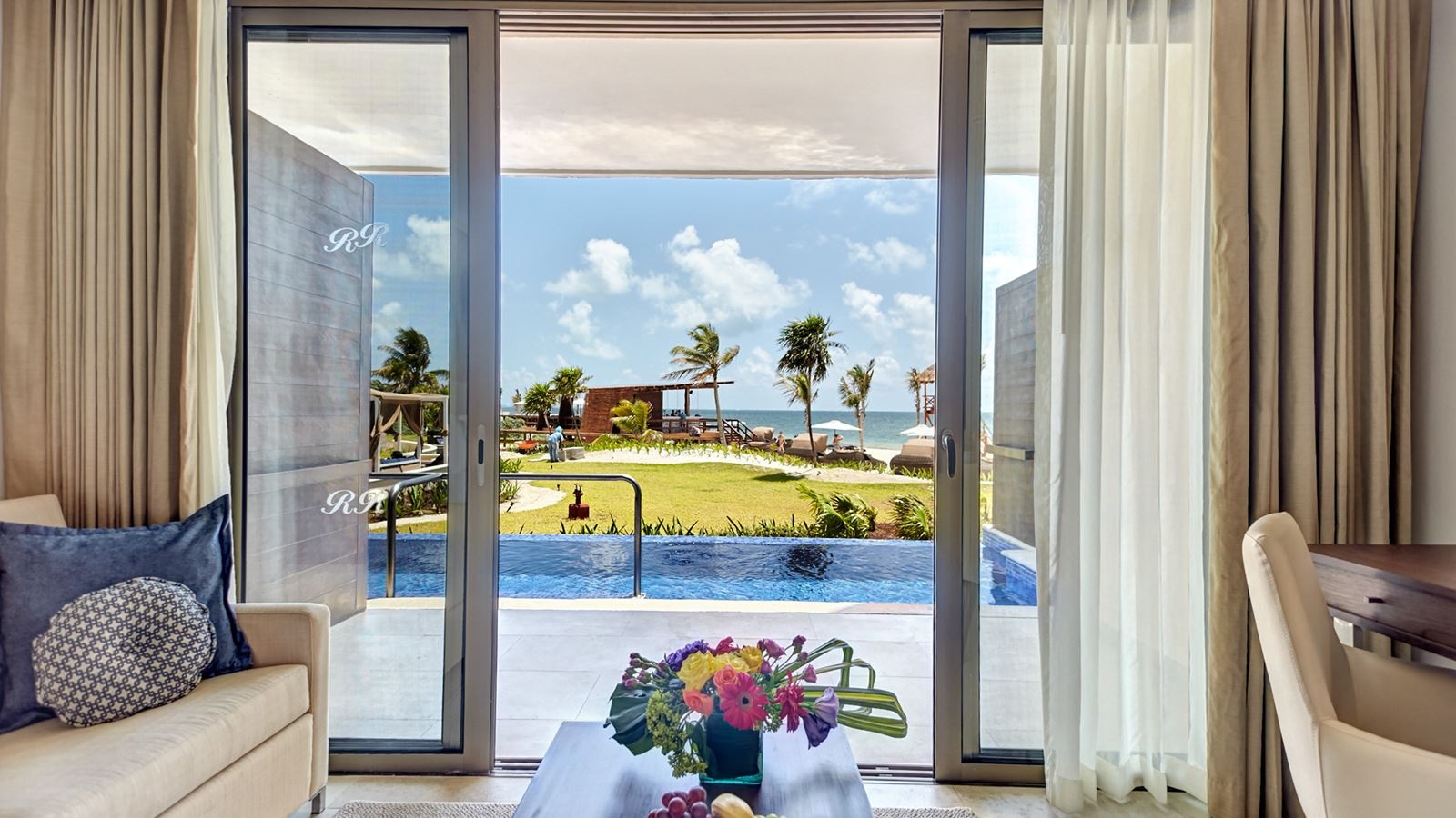 rooms-luxury-chairmans-two-bedroom-suite-ocean-front-diamond-club