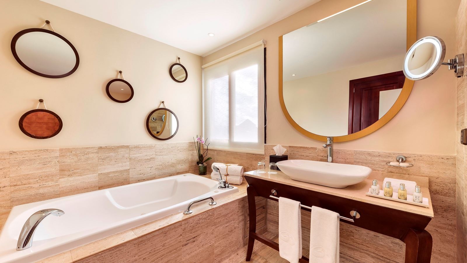 rooms-suite-garden-view