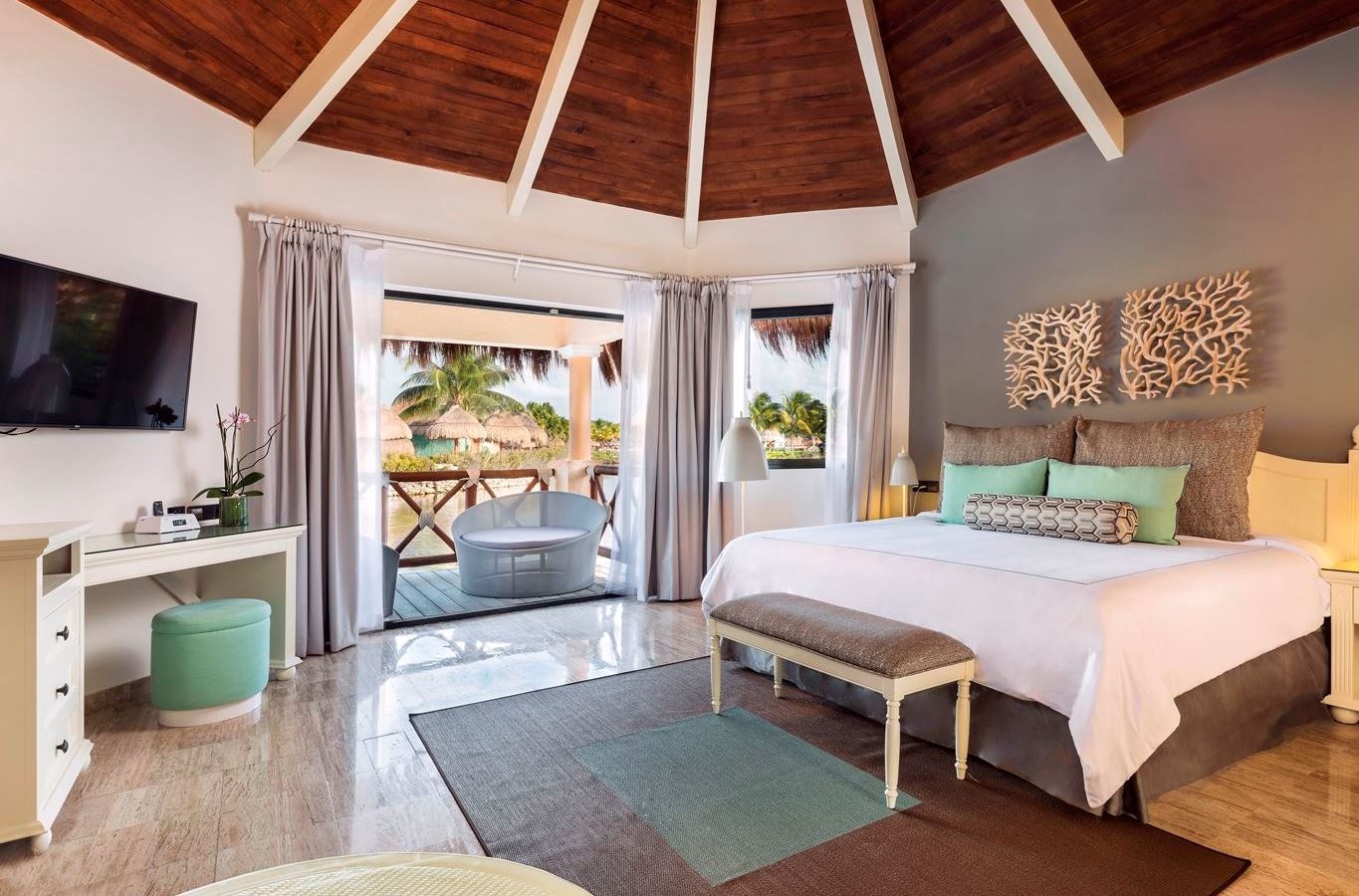 rooms-romance-bungalow-by-the-lake