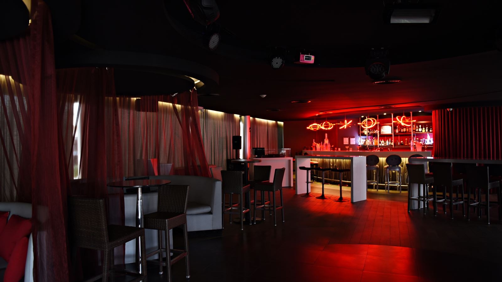 bars-xs-disco-bar