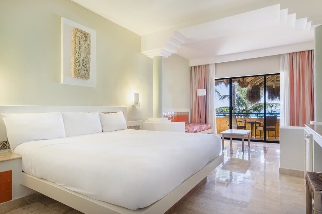 rooms-junior-suite-ocean-front