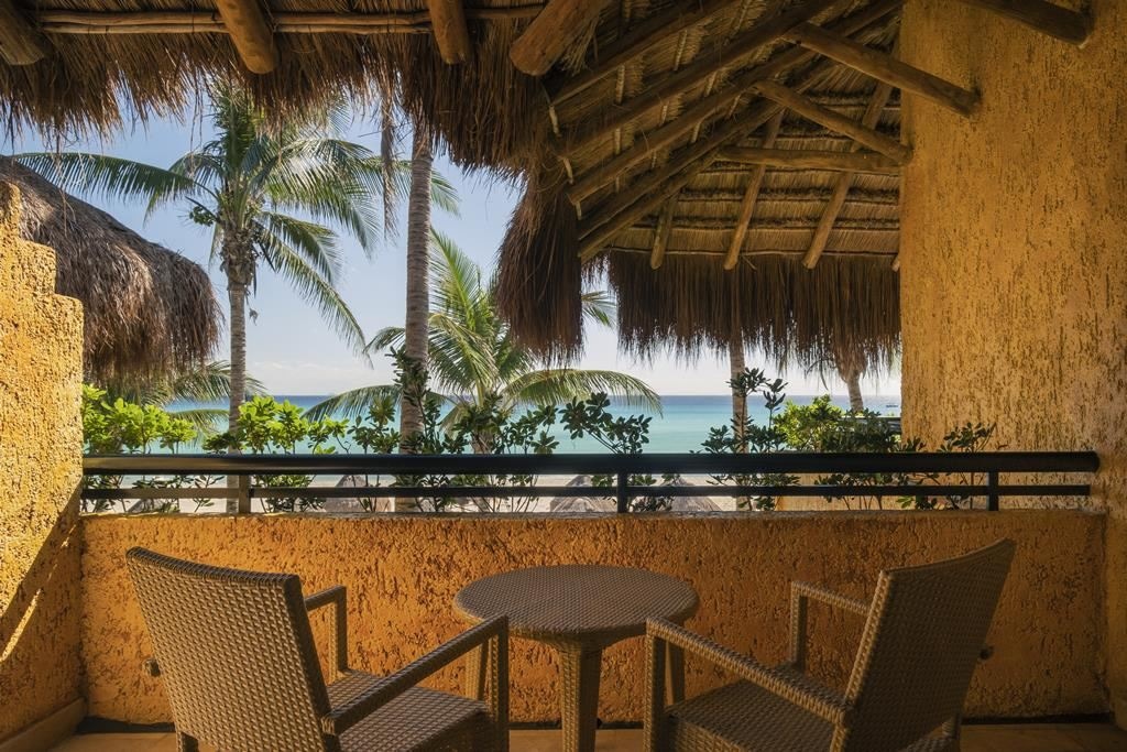 rooms-junior-suite-ocean-front