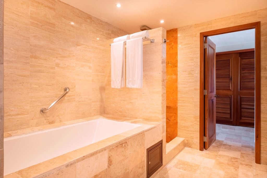 rooms-two-bedroom-penthouse-suite-ocean-front