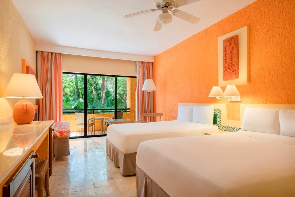 rooms-premium-near-pool