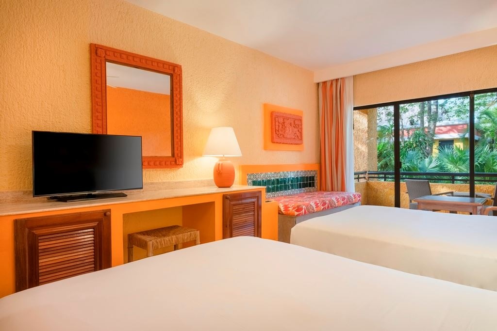 rooms-premium-near-pool