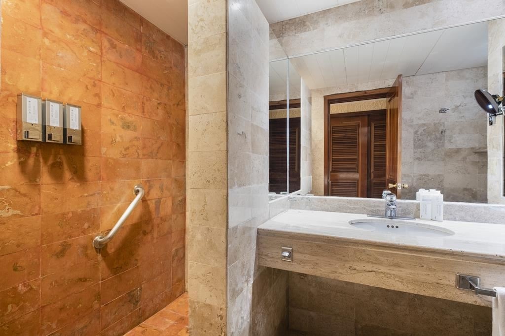 rooms-premium-near-pool