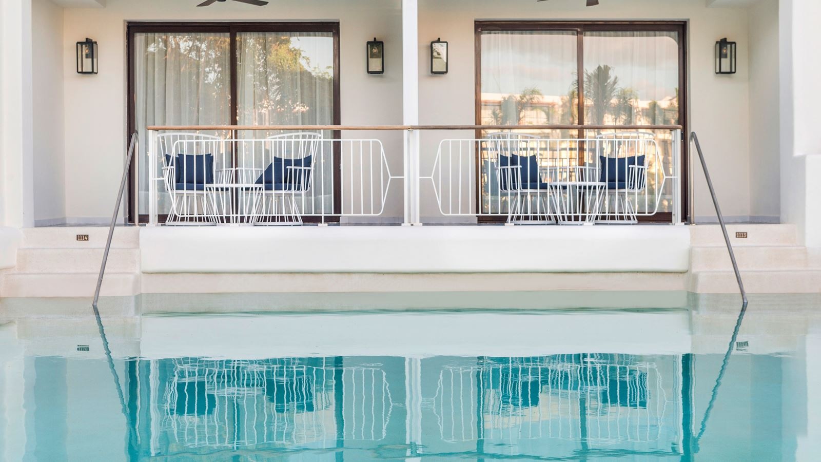 rooms-junior-suite-el-beso-swim-up