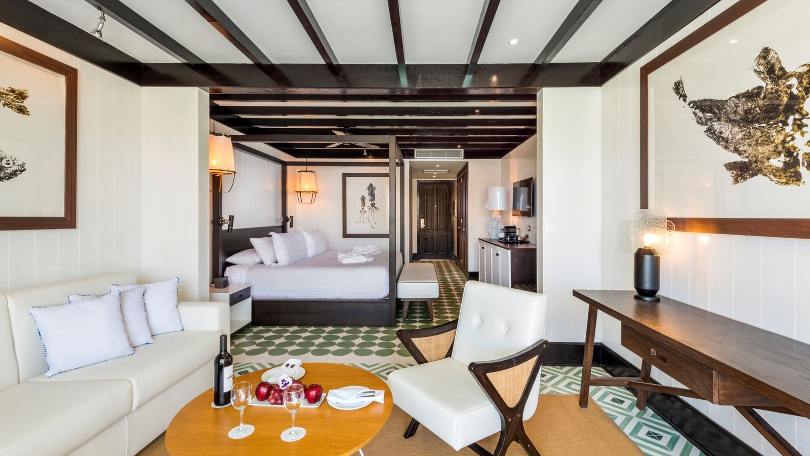 rooms-junior-suite-privilege-pool-view