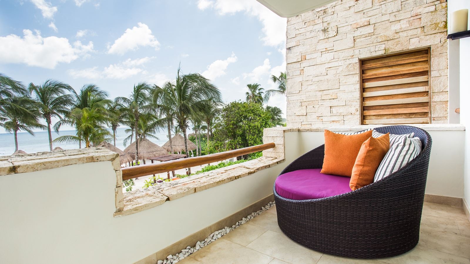 rooms-romance-master-suite-ocean-front