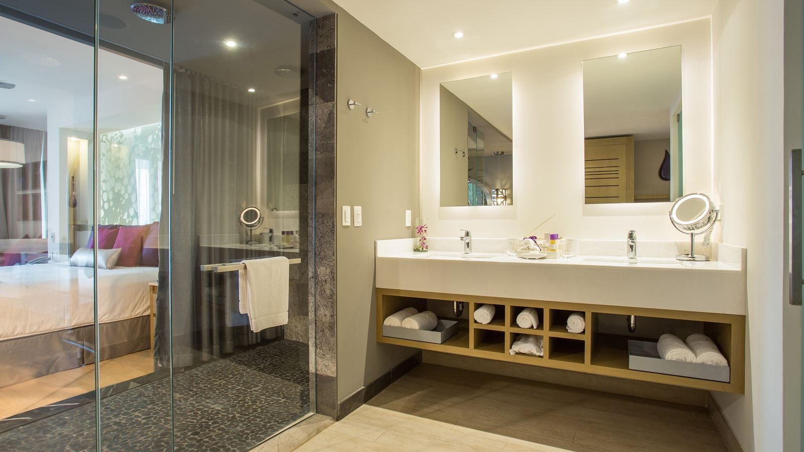 rooms-xhale-club-junior-suite-swimout-tropical-view