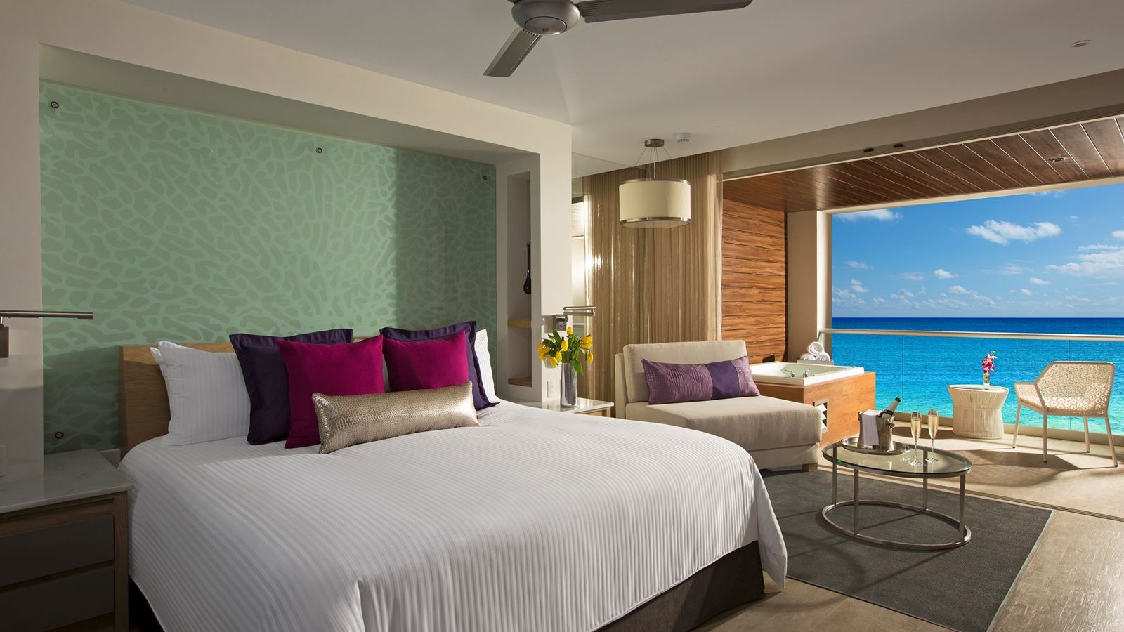 rooms-xhale-club-junior-suite-ocean-front
