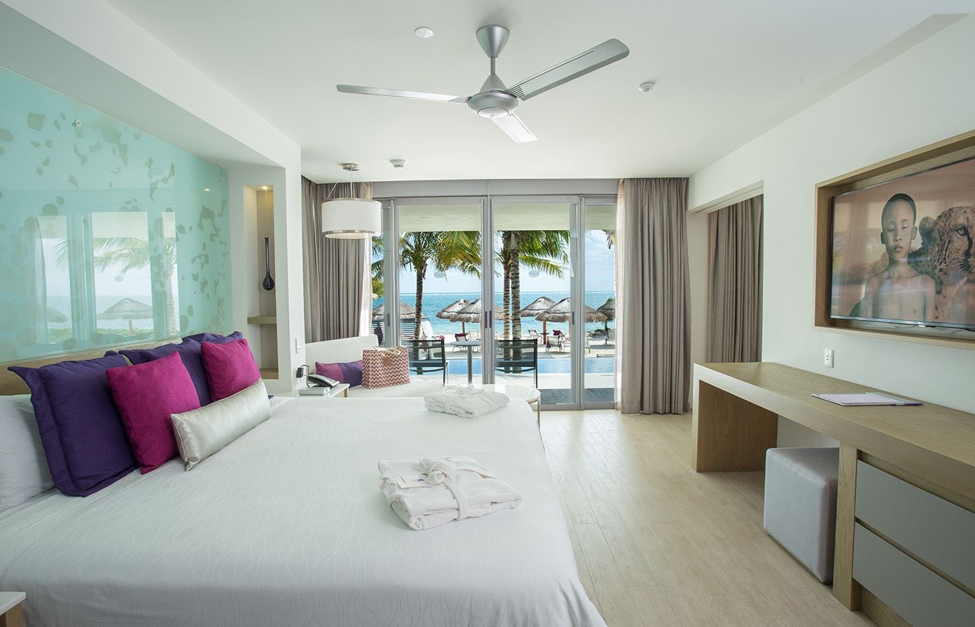 rooms-xhale-club-junior-suite-swim-out-ocean-front