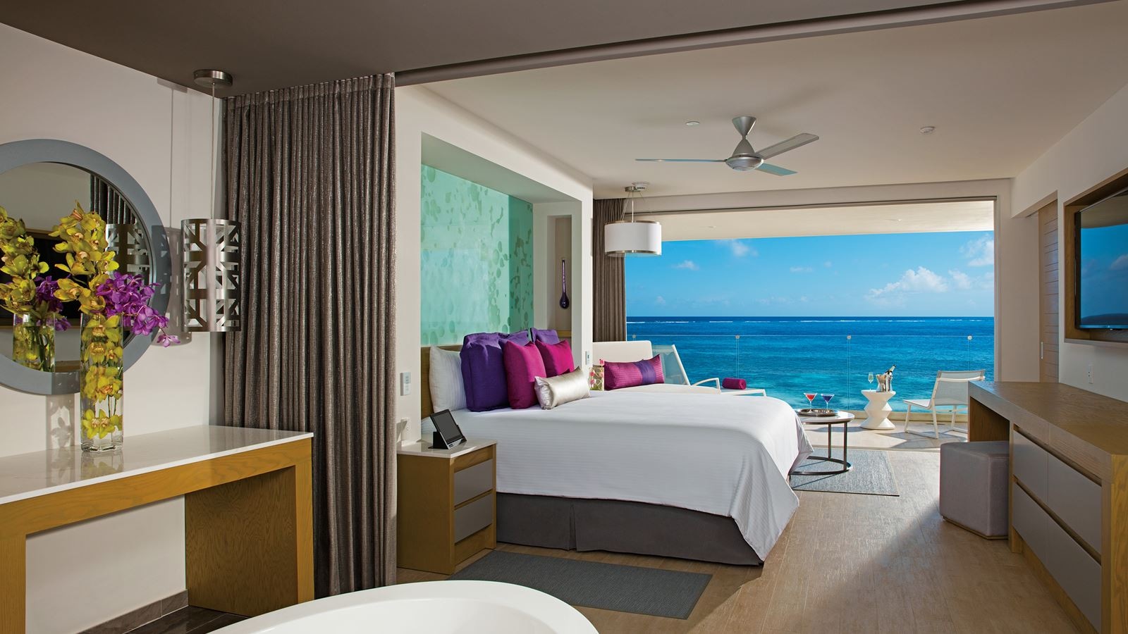 rooms-xhale-club-master-suite-ocean-front